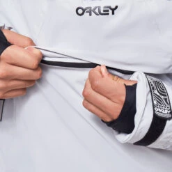 Oakley TC Ice BZI Snowboardanorak Grey Mountains Herren 9 Oakley TC Ice BZI Snowboardanorak Grey Mountains Herren -Ski Equipment Sale oakley tc ice pullover foa 400888 9gy 02 gross